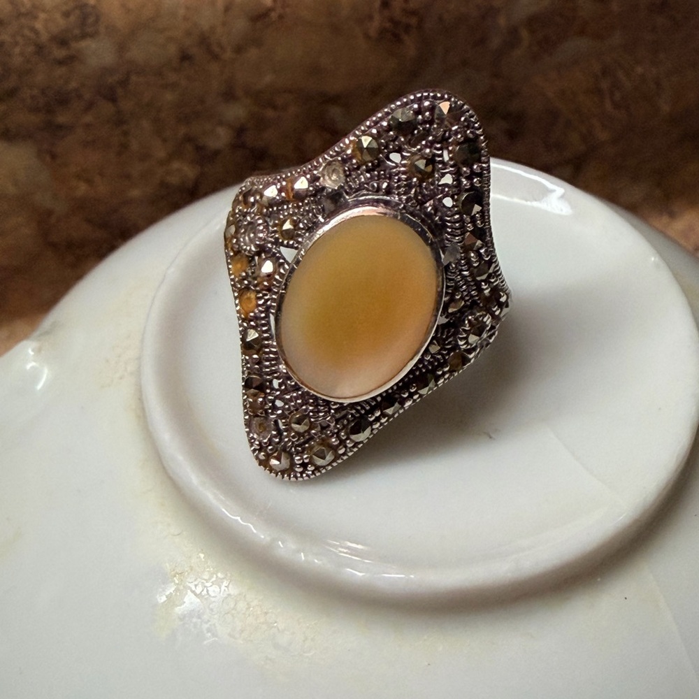 Vintage Mother of‎ Pearl & Marcasite Sterling Silver Ring size 8.5